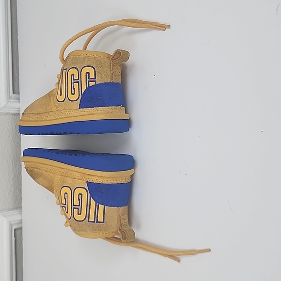 UGG Unidex Kids' Neumel Graphic Outline yellow ankle boots size 9 - Picture 8 of 10